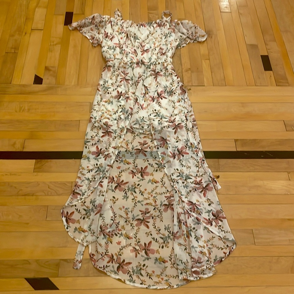The brand is Lily Rose. floral pattern on white. Size is women’s XL. Romper